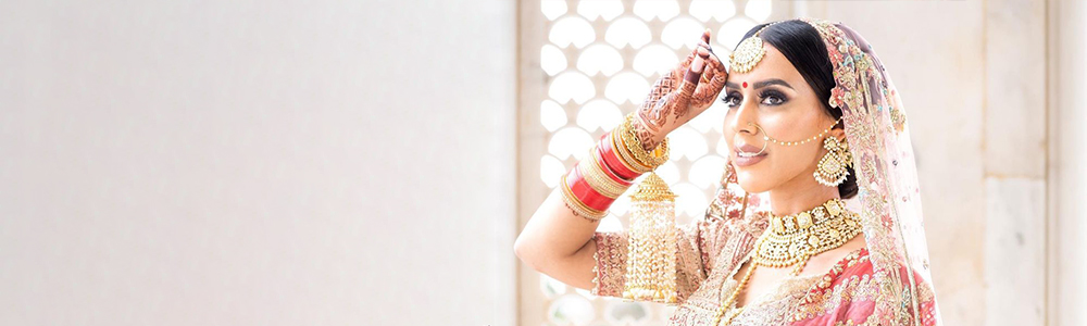 6 Bridal Shots To Capture The Beauty Of Your Wedding Outfit